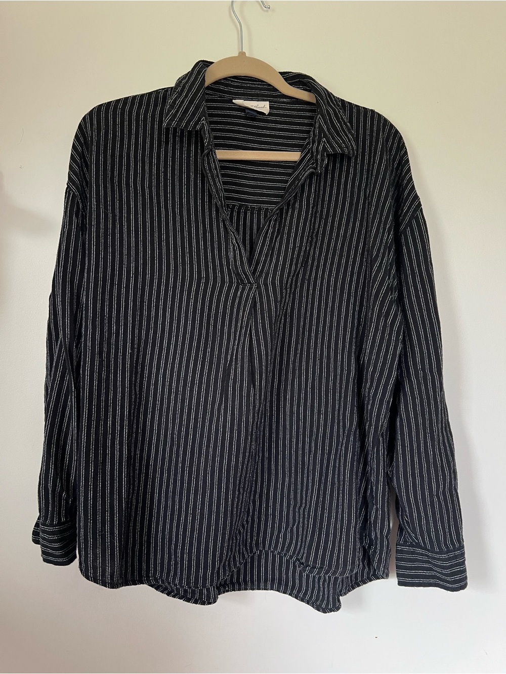 Universal thread striped pullover
